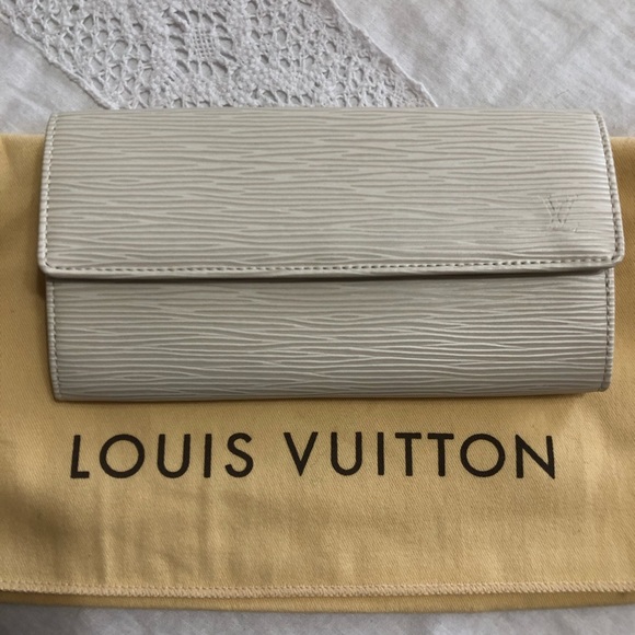 Louis Vuitton Handbags - NWT Louis Vuitton Epi Sarah Long Wallet
